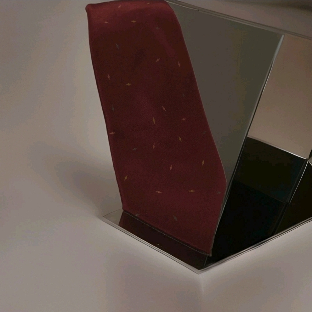 Elegant Neiman Marcus Burgundy Tie Made In Italy